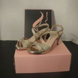 Nina Nazlee Heels Size 7 1/2 M - New In Box